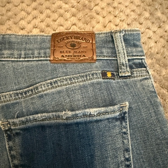 💙 Lucky Brand Sienna Slim Boyfriend Jeans Size 4 / 27 | Light Wash | Distressed - Picture 4 of 12